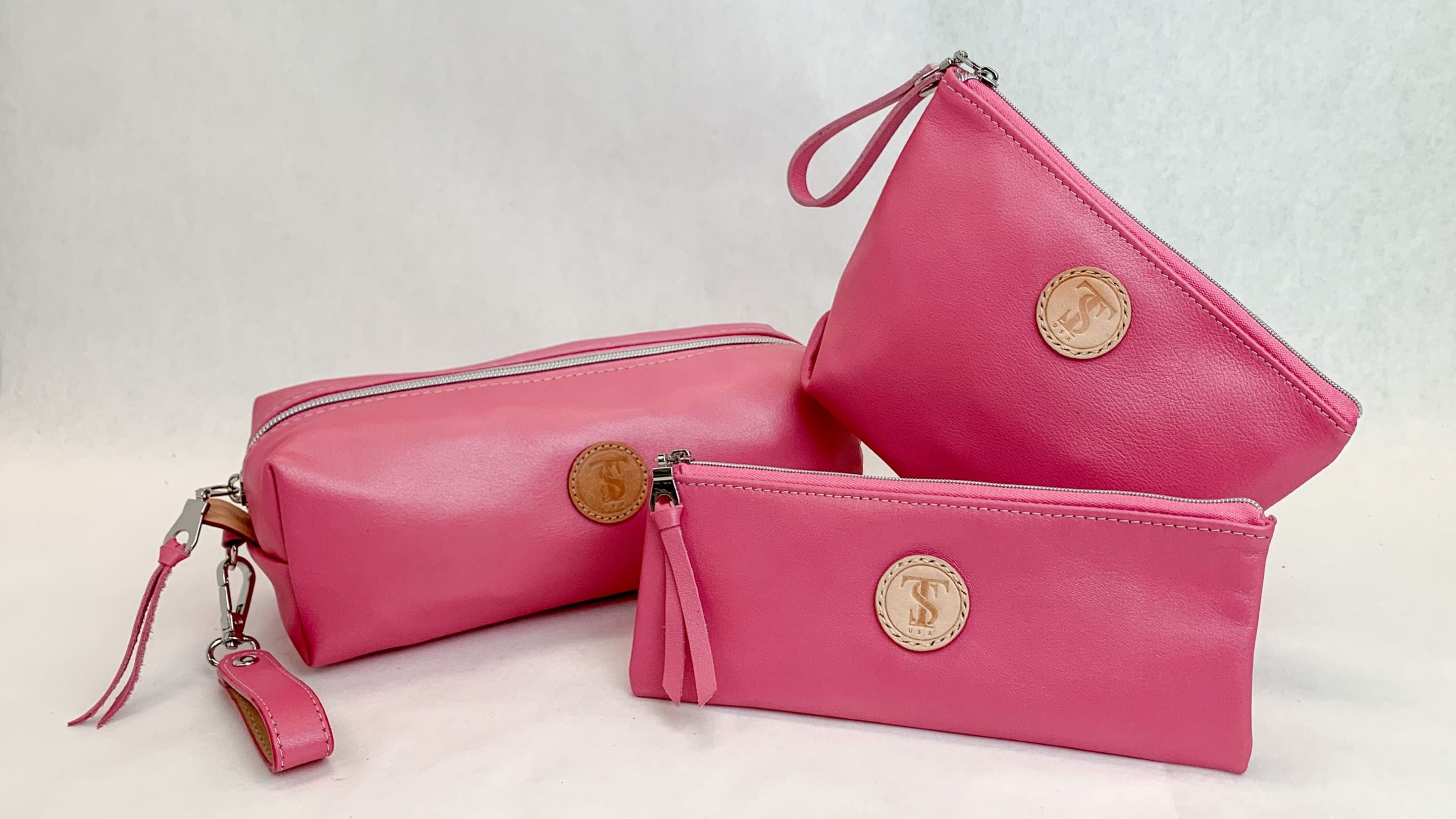 Town & Shore Handcrafted T5 Leather bath kit, cosmetics bag and travel cases in pink calfskin leather. Perfect for organizing cosmetics, toiletries and supplies.